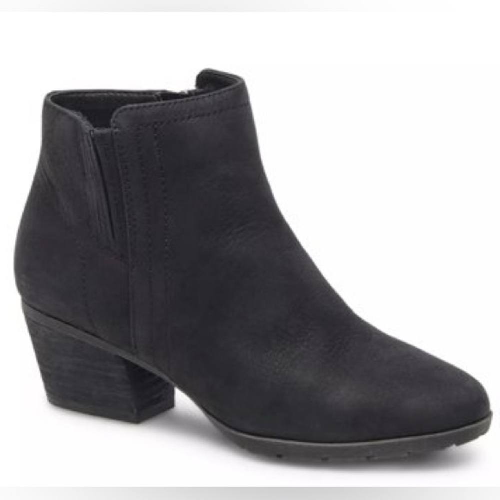Blondo Valli Waterproof Black Suede Booties size 9 leather quality